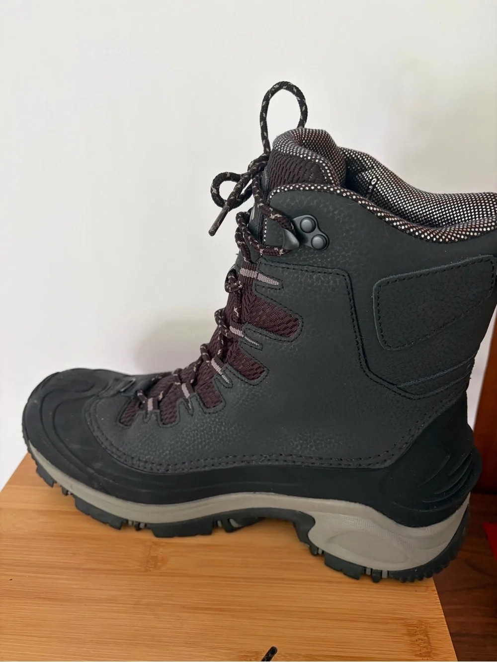 Columbia Omni-Heat Black & gray Waterproof Winter Boot Men’s 11.5 Techlite.